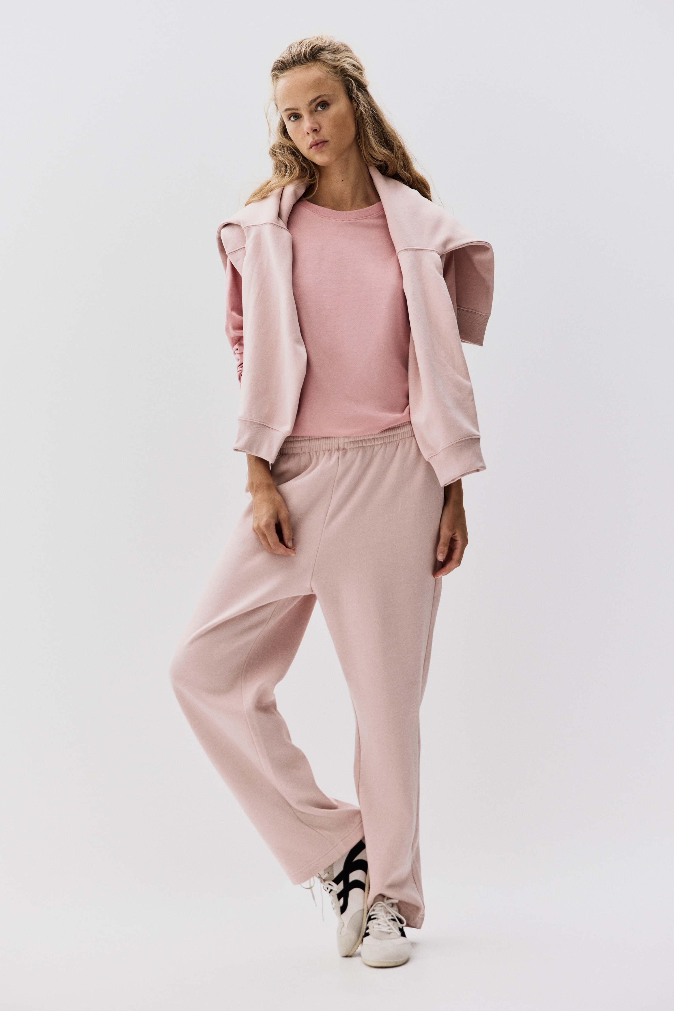 ピンク色 フード付きジャケットとパウダーガード付きパンツセット