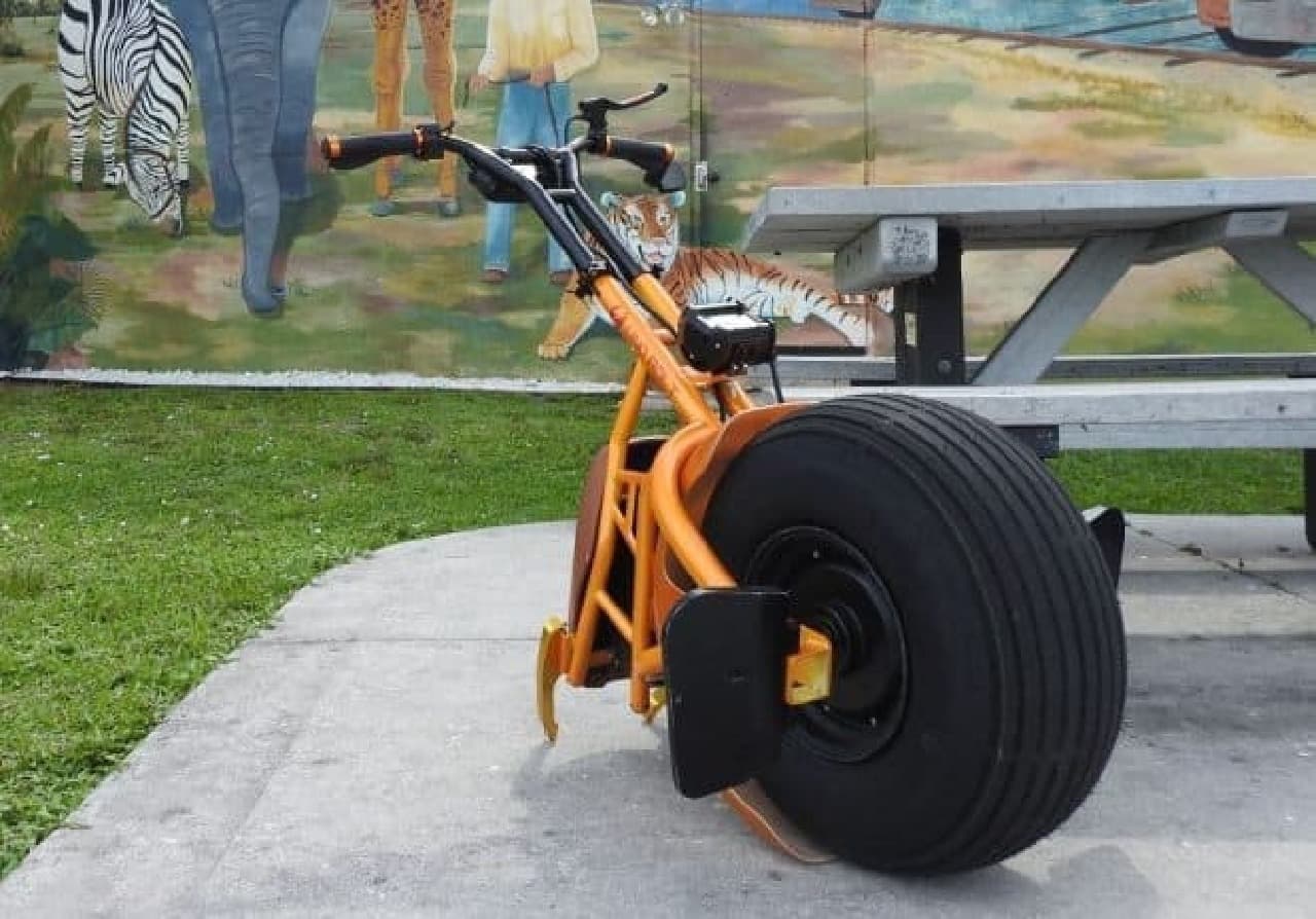 一輪なのに倒れない電動バイク「Uno Bolt」…セグウェイのように重心