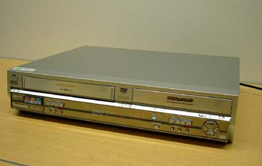 S-VHSユーザーの強い味方、松下「DMR-E150V」を試す：レビュー（1/3