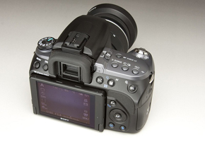 デザイン踏襲、中身は大きく進化――ソニー「α550」：レビュー（1/5