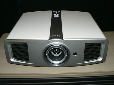ビクター、ネイティブコントラスト比15000：1のHDプロジェクター