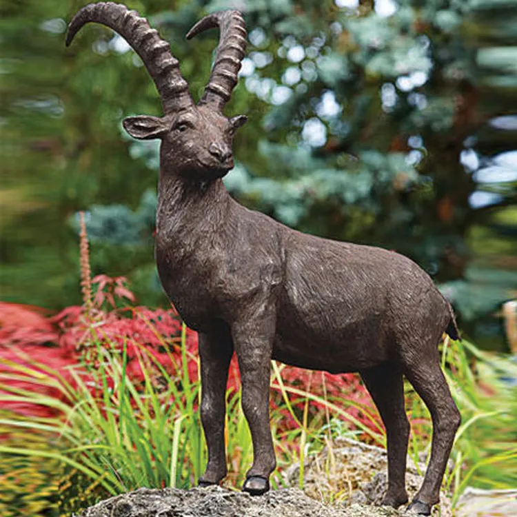 庭のブロンズ動物像 実物大のブロンズヤギ カプリン羊の彫刻 - 中国