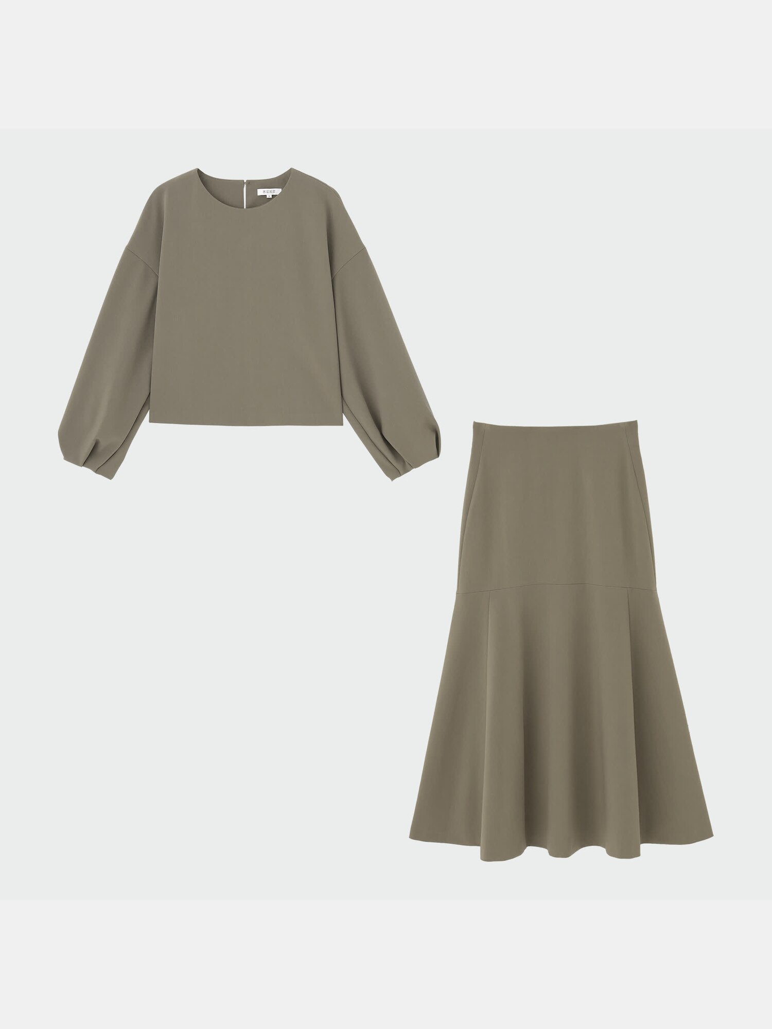 PLST(プラステ)公式 | ボリュームスリーブブラウススカート