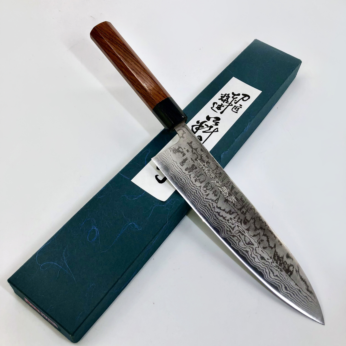 越前数馬 雪月花 V10ﾀﾞﾏｽｶｽ鋼 鍛造牛刀 210㎜ 寿檀八角柄 | 澤数馬
