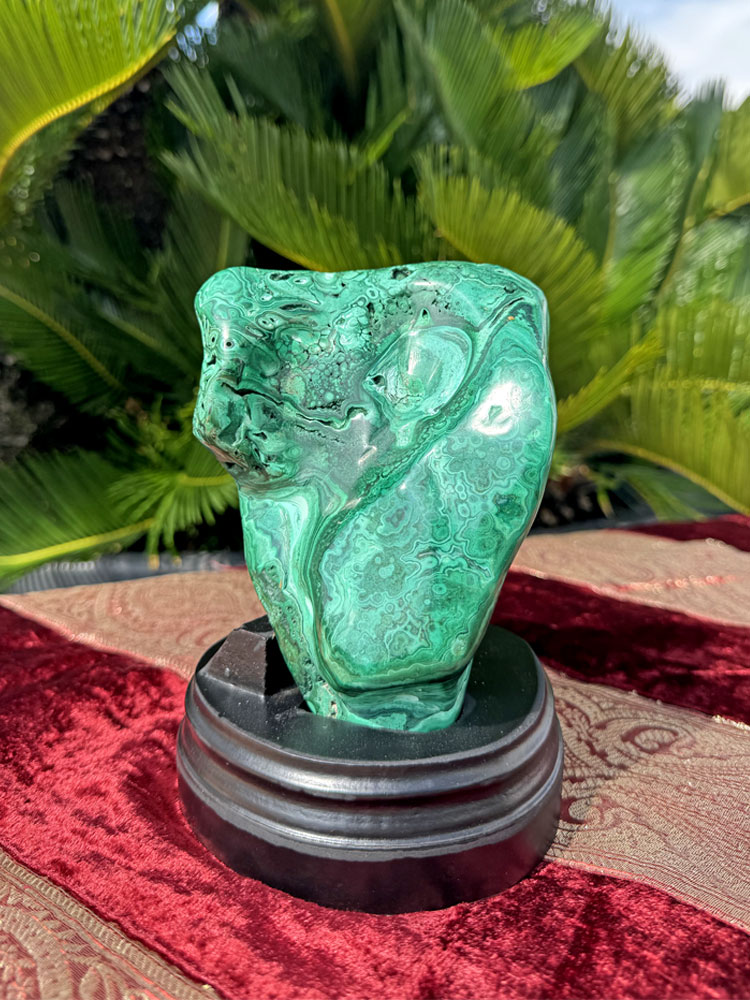 マラカイト 磨き 原石 約1.9kg 孔雀石 【商品番号：m-OKA2110-050】