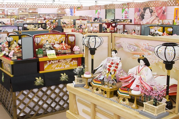 【一点限り】雛人形 ケース飾り　K28 雛人形】ケース飾り 親王飾り「雪輪牡丹桜丸形アクリル」 (322014