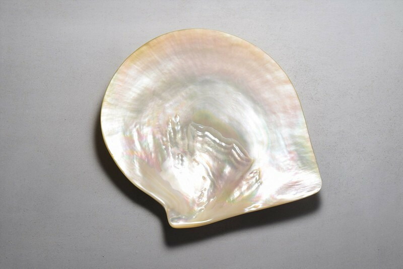 楽天市場】てふ 天然貝 シェル 黒水牛 箸置 お座り猫 : 和食器と和雑貨