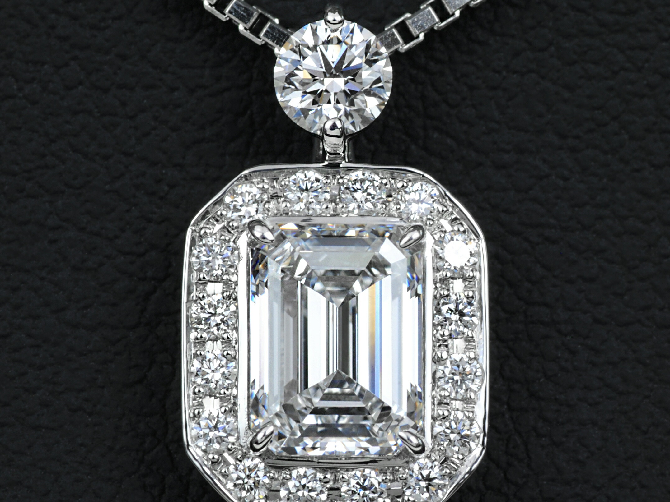 楽天市場】【究極のハイグレード】天然ダイヤモンド エメラルドカット