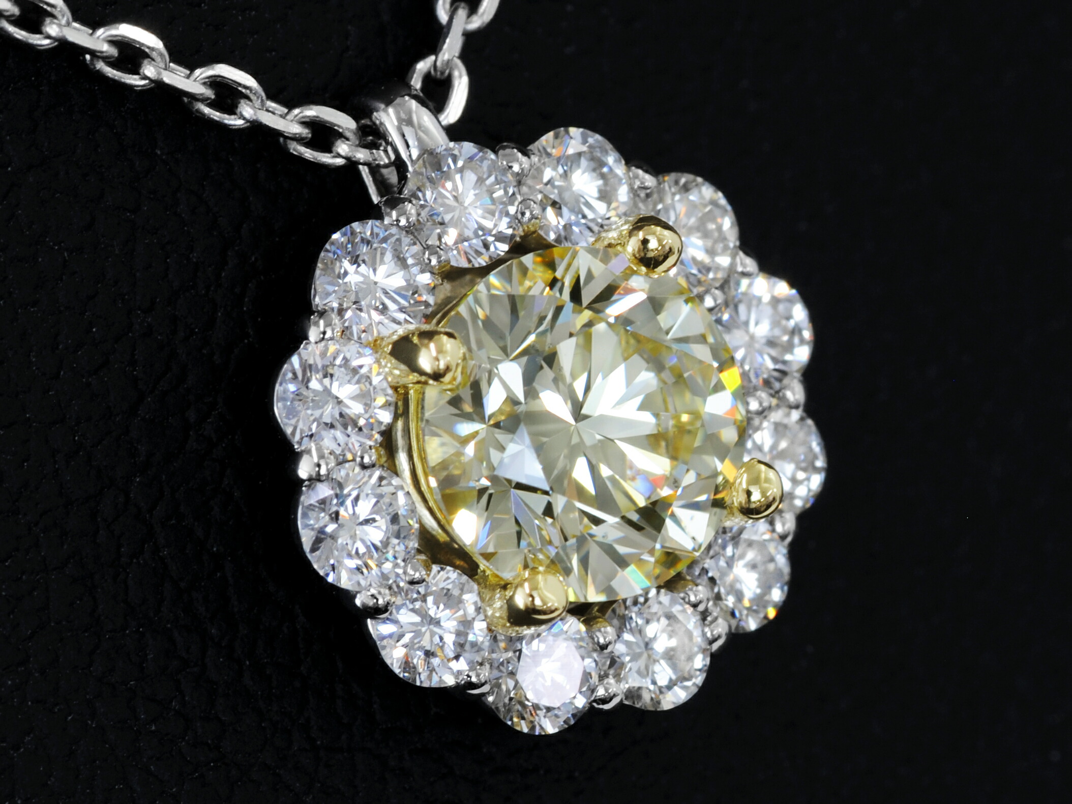 極上ダイヤ！超稀少！超激レアな天然イエローグリーン系のペンダント