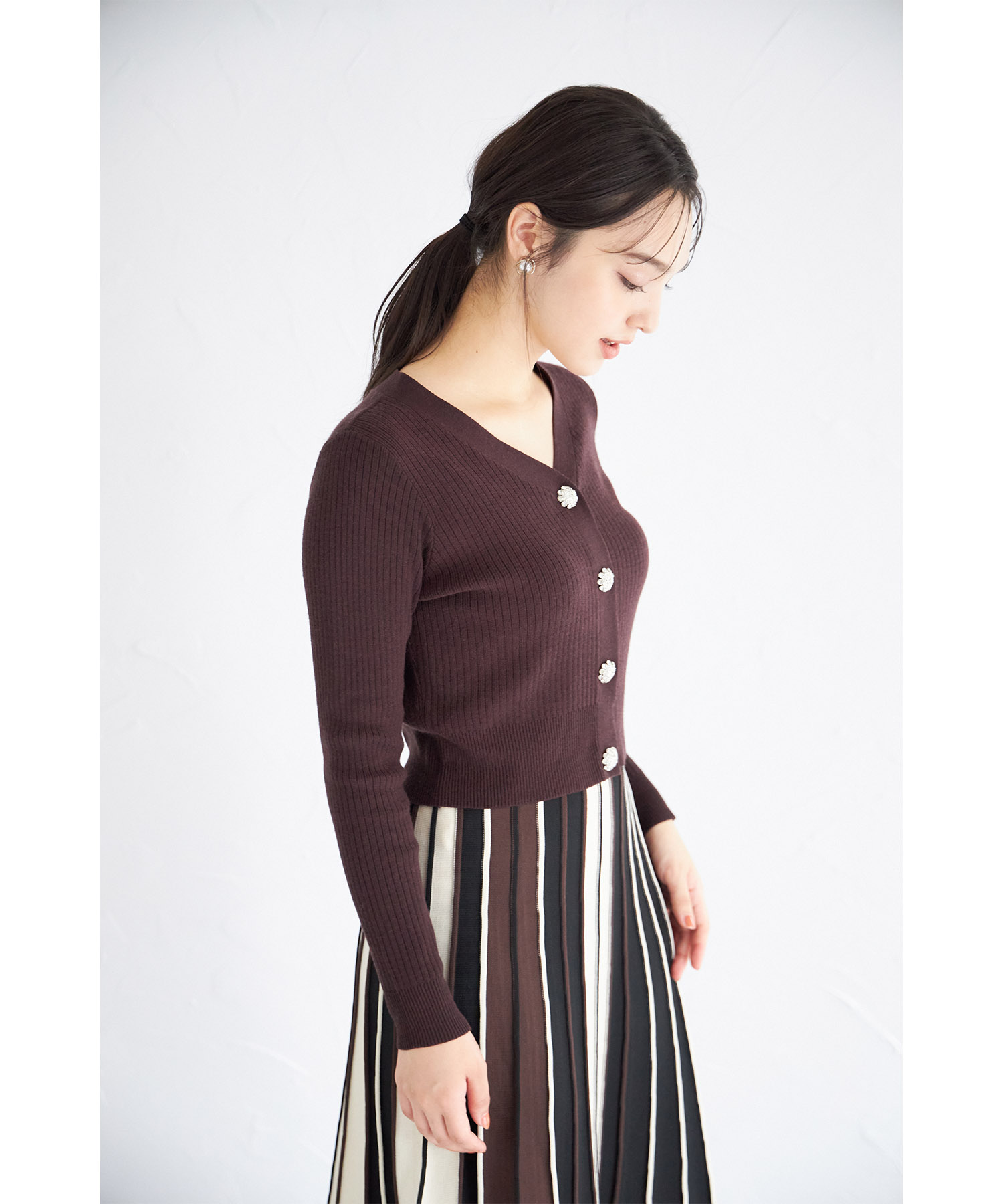 フラワービジュー付きショート丈リブニットカーディガン≪Gray×White