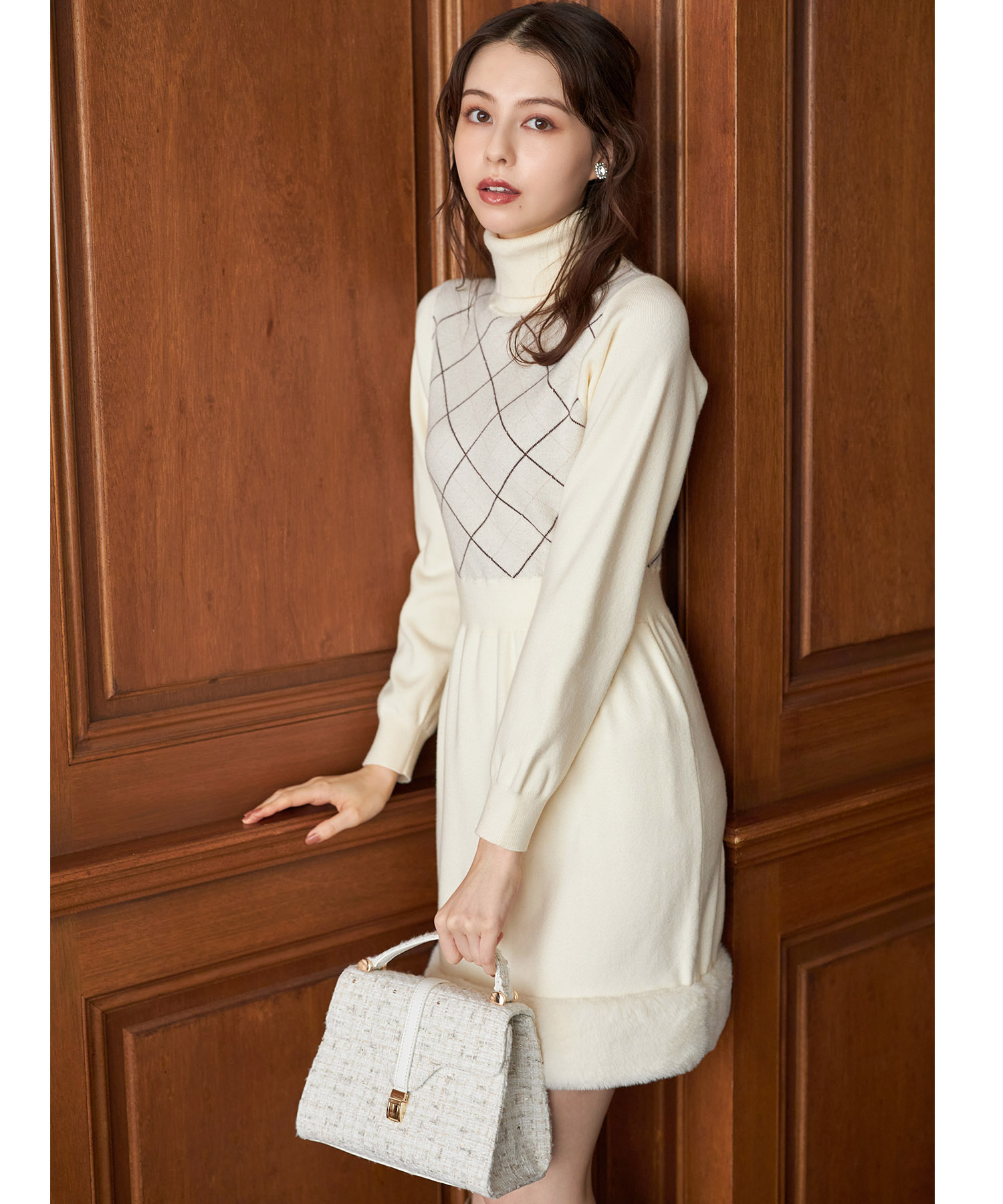 裾ファー付きタートルネックジャガードニットワンピース