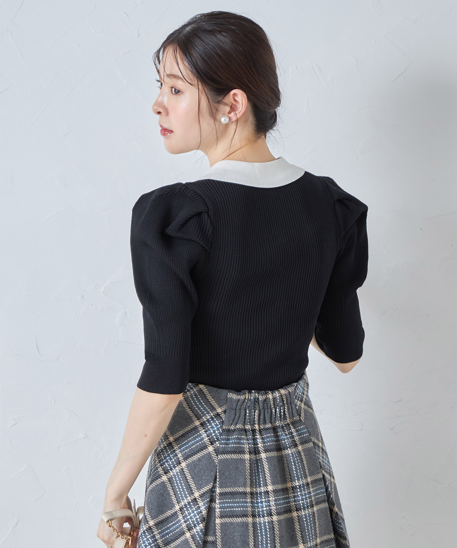 立体フラワーモチーフ襟付きリブニットプルオーバー