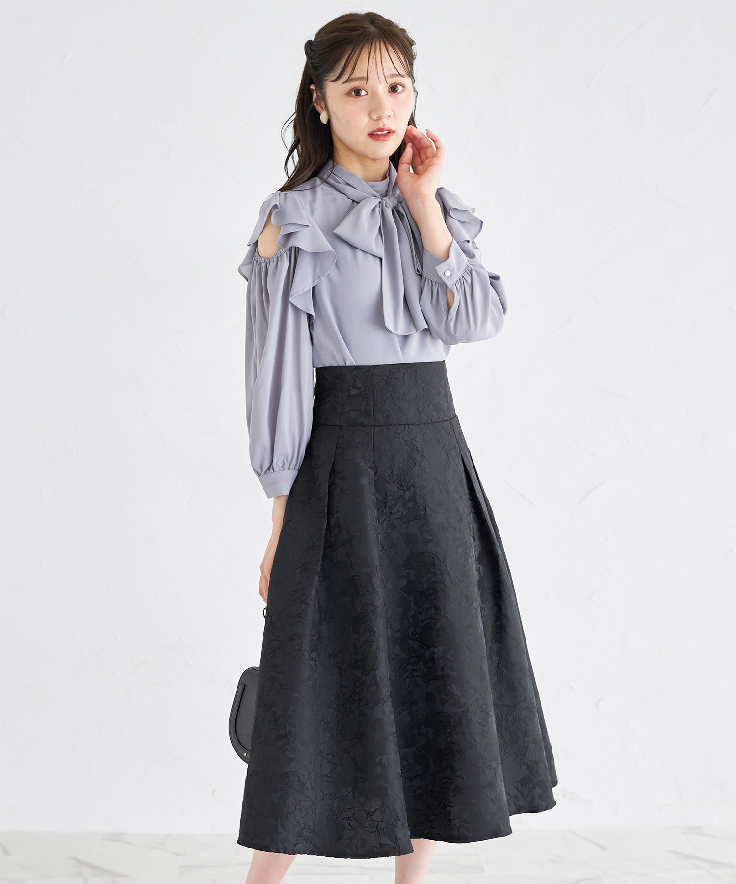 ラインフラワー刺繍入りジャガードタックフレアスカート