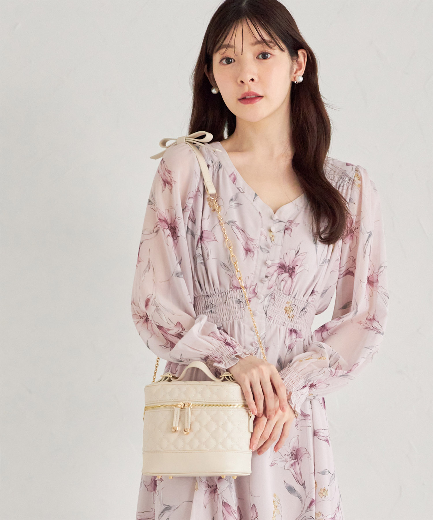 リボンショルダー付きクローバーキルティング×裏地チェリー柄バニティ