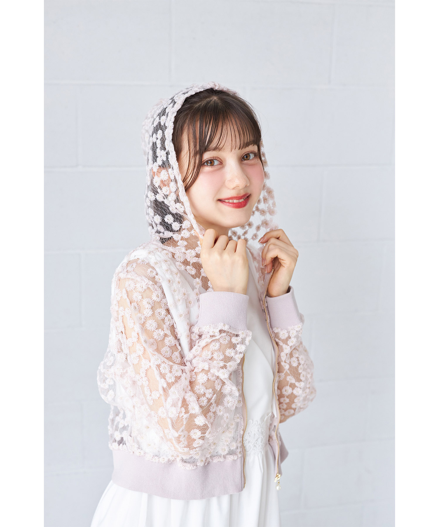 シアーフラワーレース刺繍パール付きジップパーカー