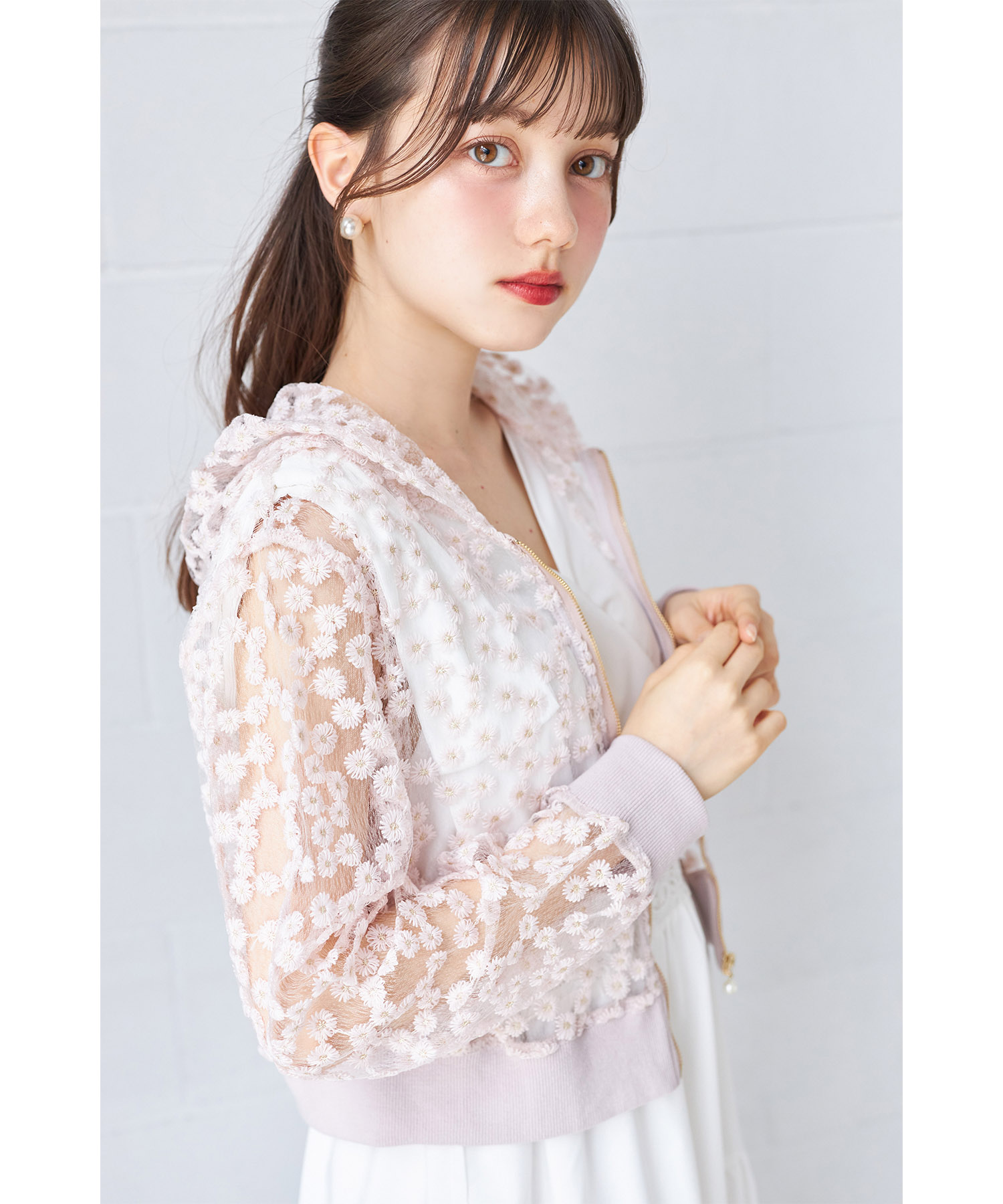 シアーフラワーレース刺繍パール付きジップパーカー