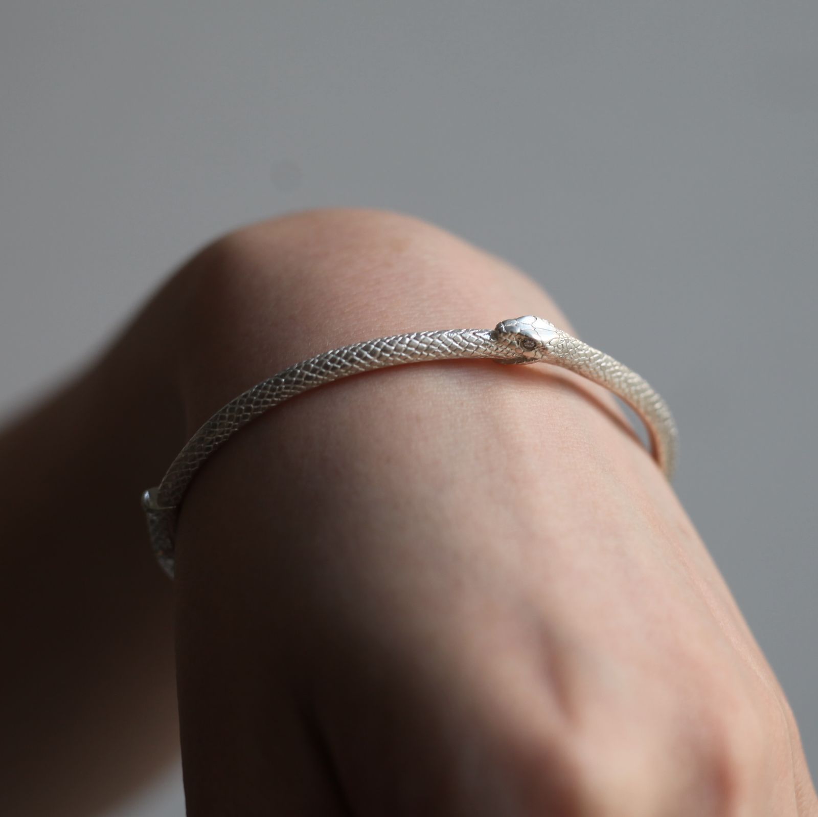 ELCAMI - 【お取り寄せ注文可能】ウロボロスバングル(SILVER