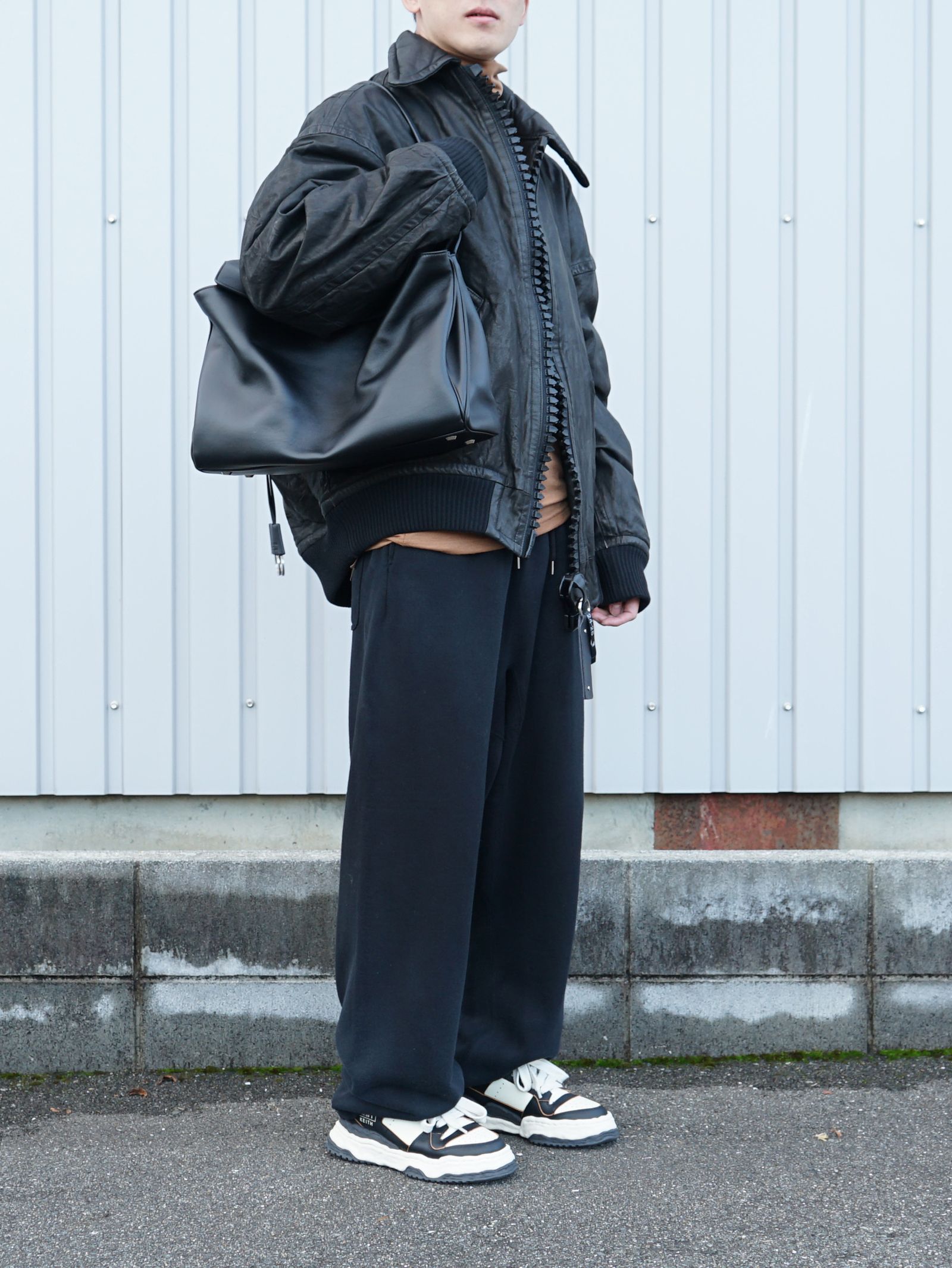 BACKLASH × Maison MIHARA YASUHIRO” 拘りの革を使用したレザー