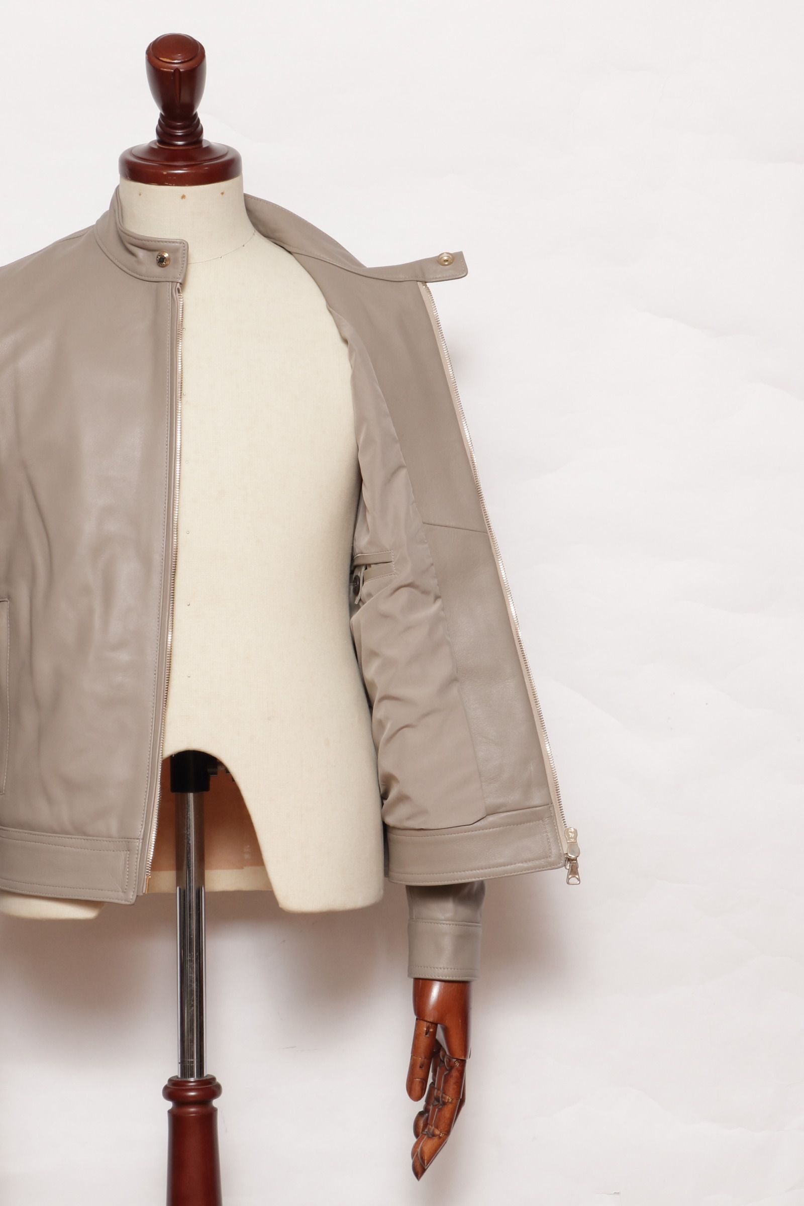 EMMETI⭐︎エンメティ レザー七分丈レディースジャンパー羊革