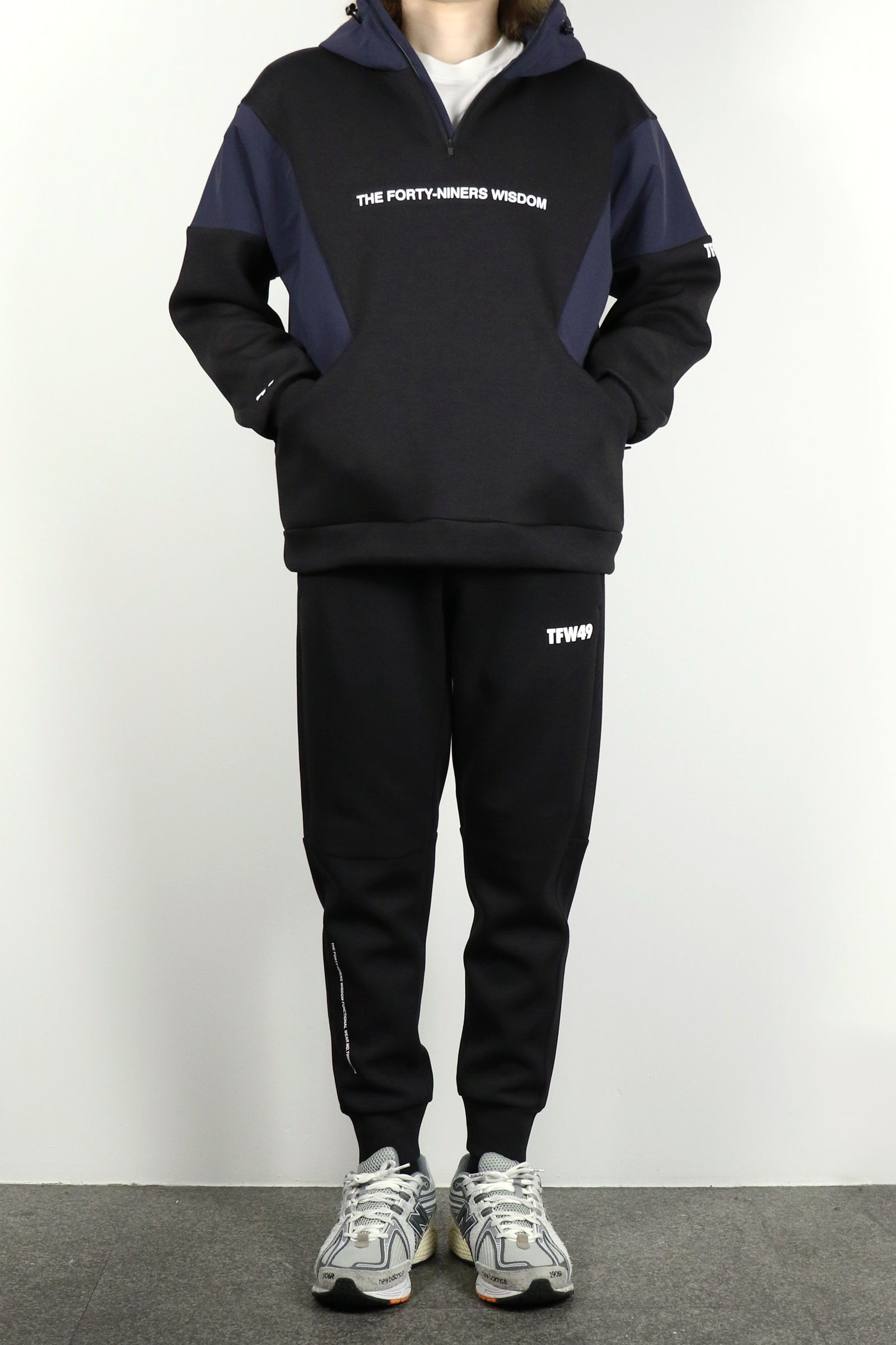 TFW49 - CARDBOARD MATERIAL HALF ZIP HOODIE / カードボード
