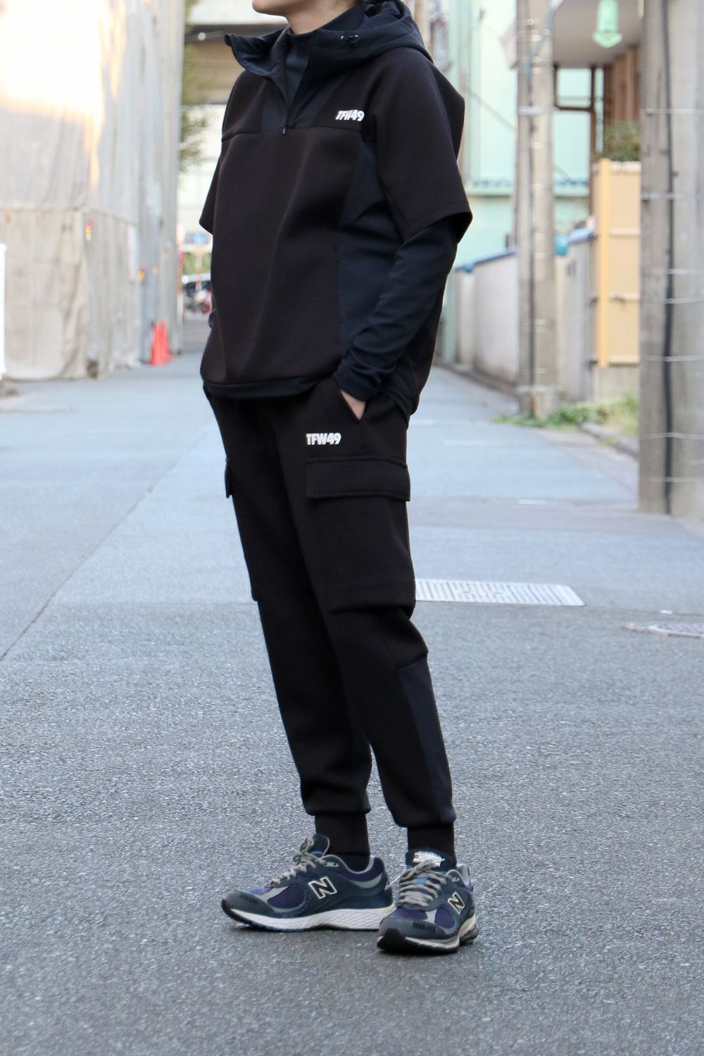 TFW49 - CARDBOARD MATERIAL SHORT SLEEVE HOODIE / カードボード