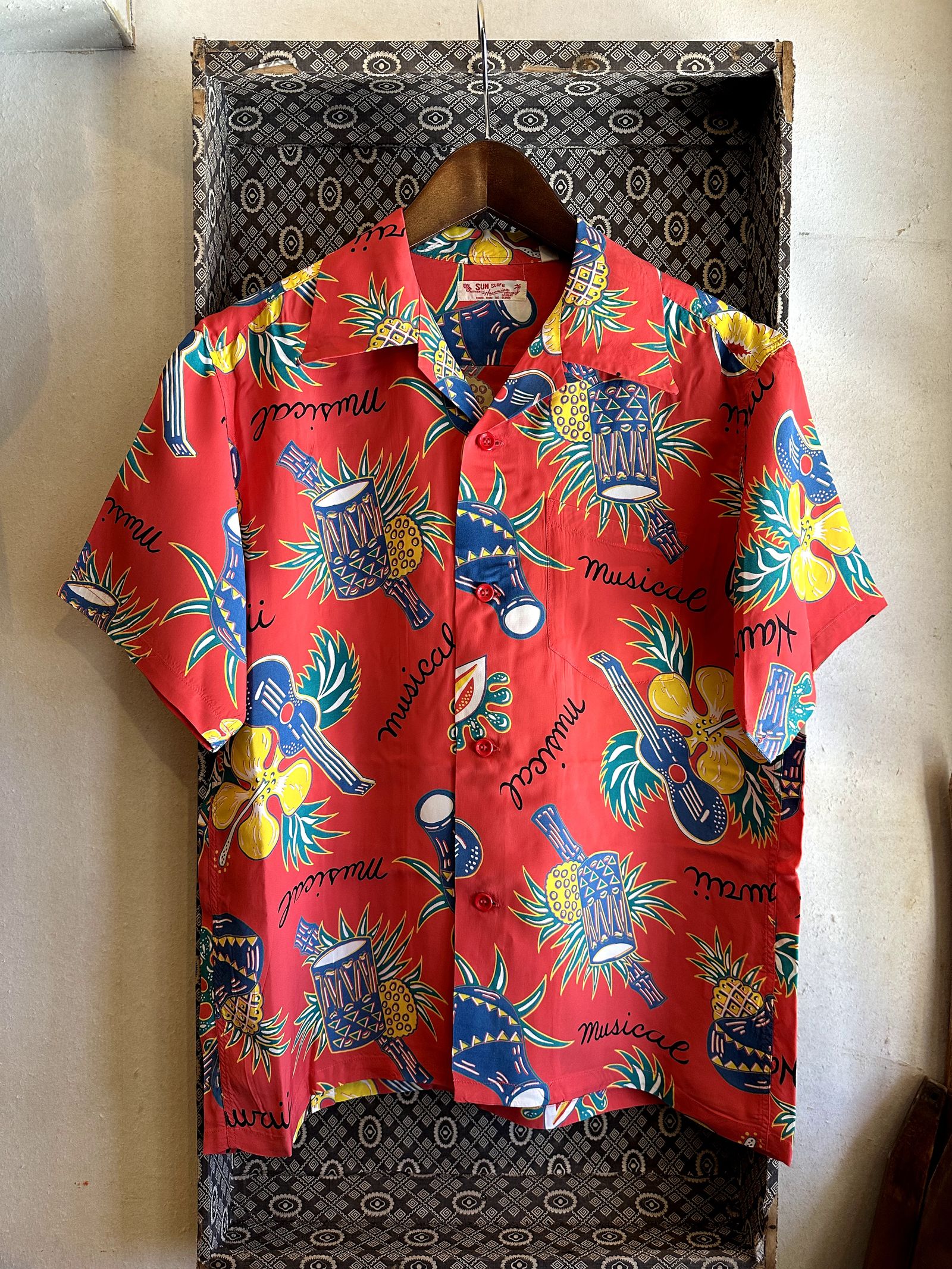 SUN SURF - ALOHA SHIRTS “HAWAII MUSICAL” /半袖レーヨンシャツ