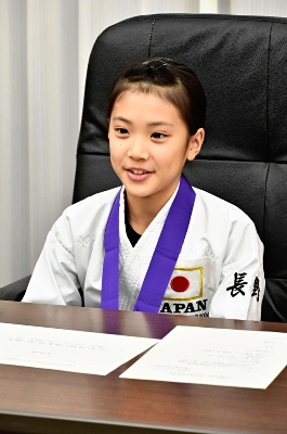 佐久市の小3・吉田さん、空手世界一に 「努力の成果出せうれしい