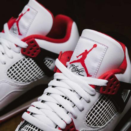 国内11月28日発売予定】 ナイキ エアジョーダン 4 レトロ OG