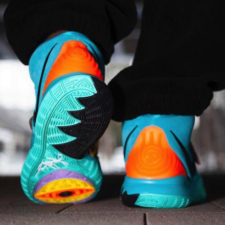 国内2月1日発売予定】ナイキ カイリー 6 EP オークル アクア/オプティ