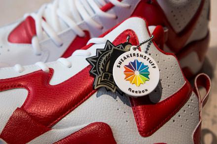 6月25日発売予定】 スニーカーズンスタッフ × リーボック カミカゼ 2