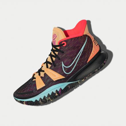 デビュー】ナイキ カイリー 7 - スニーカーウォーズ