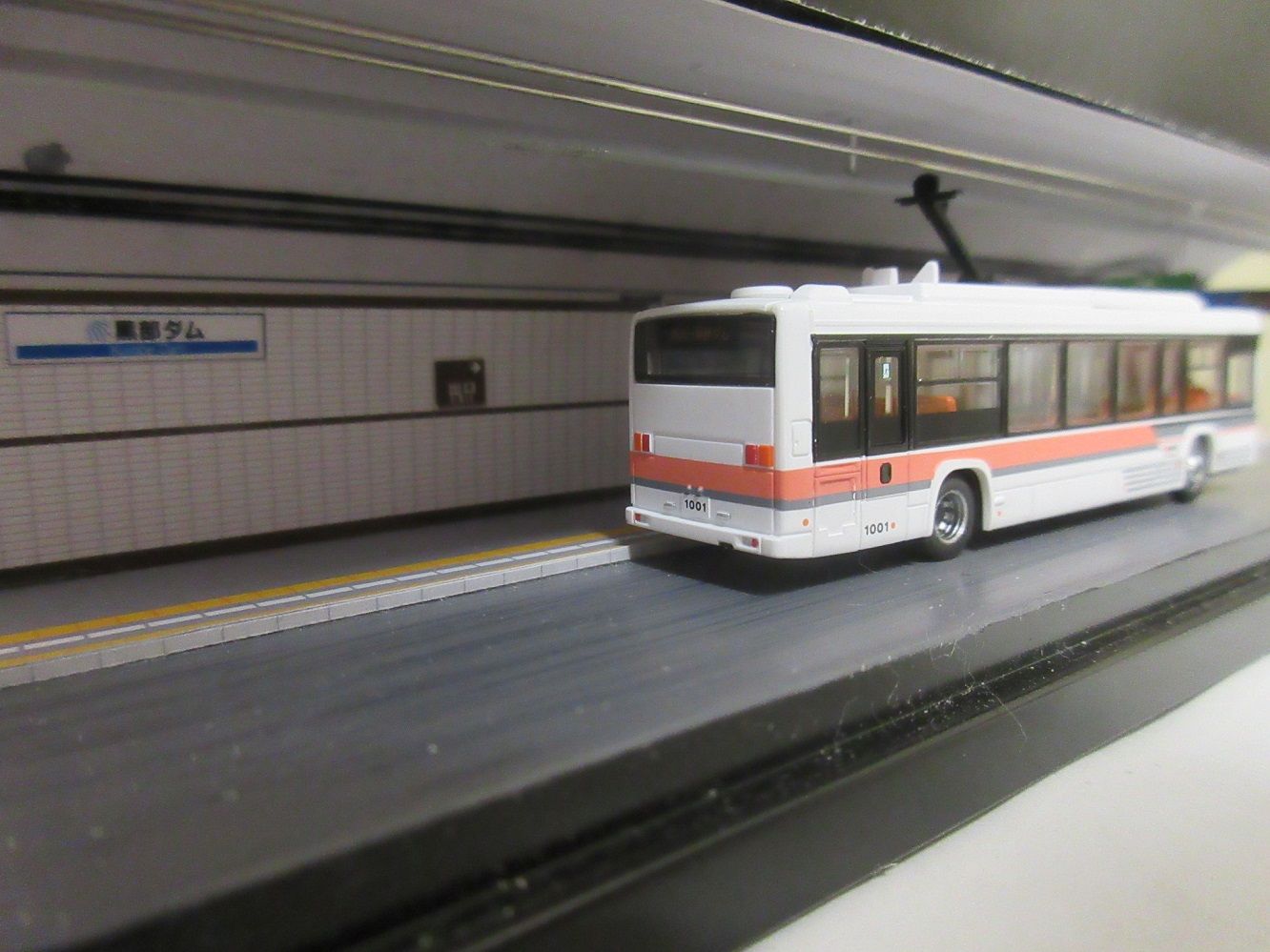 関電トンネル 電気バス 1001号車 バスコレクション | ジオラマ