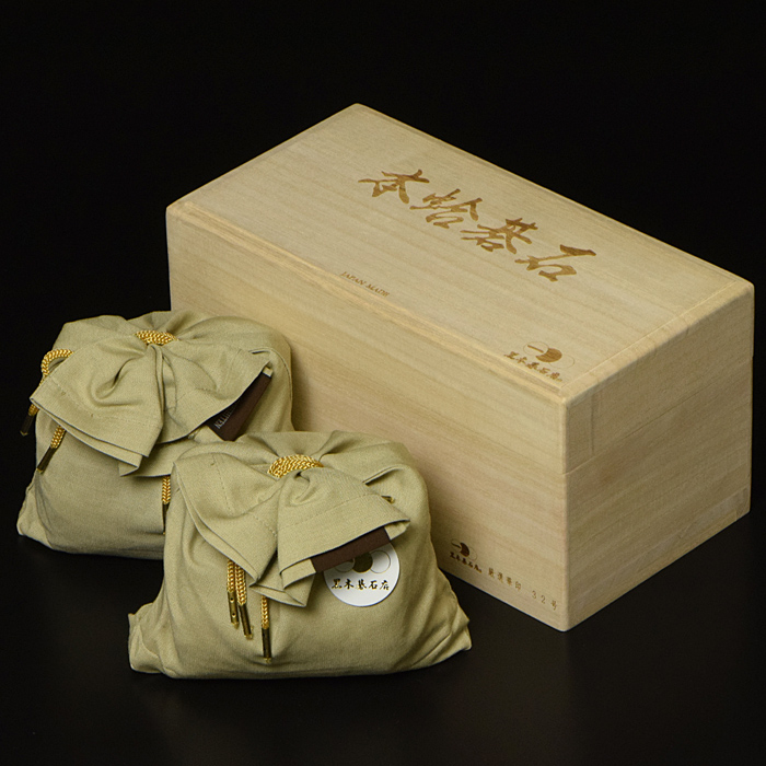 定価27万円】新榧 6寸 柾目 足付 碁盤 碁石 34号 本蛤 那智黒 木箱付