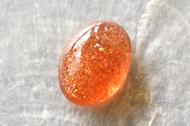 マイカサンストーン【6】 ルース・カボション（14×10.5mm）