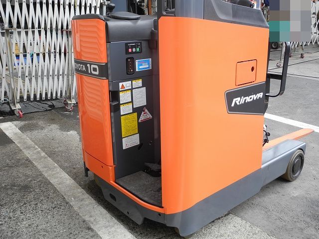 トヨタ バッテリー 1.0t リーチフォークリフト