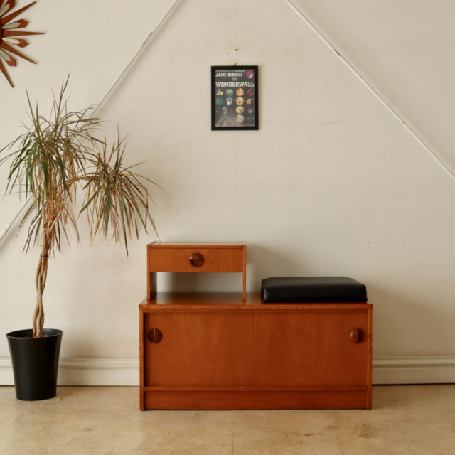 絵になる小さな家具ならイギリス製ビンテージ・テレフォンベンチ