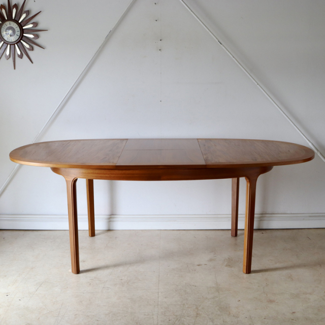 ネイサン（Nathan）オーバルダイニングテーブル | 英国ヴィンテージ