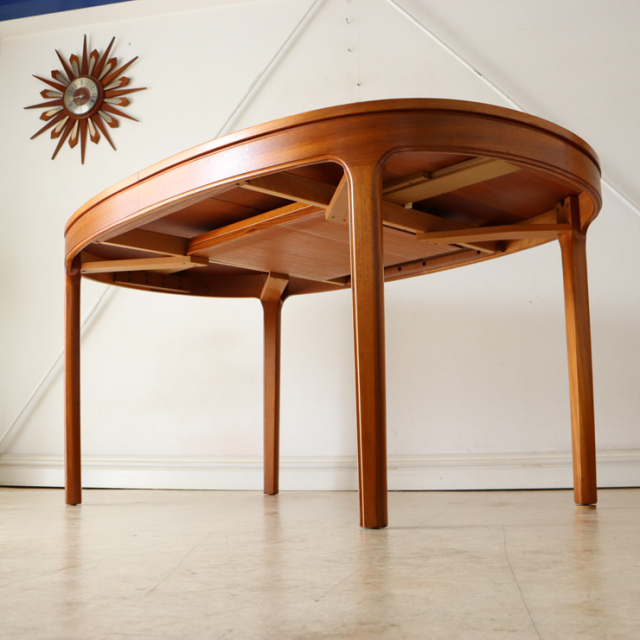 ネイサン（Nathan）オーバルダイニングテーブル | 英国ヴィンテージ