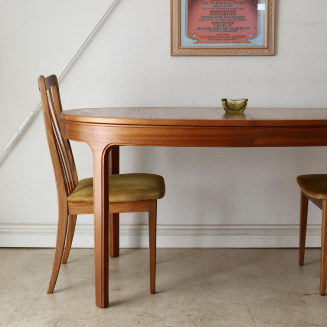 ネイサン（Nathan）オーバルダイニングテーブル | 英国ヴィンテージ