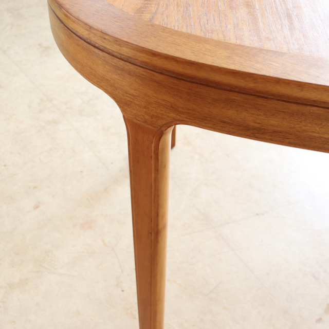 ネイサン（Nathan）オーバルダイニングテーブル | 英国ヴィンテージ