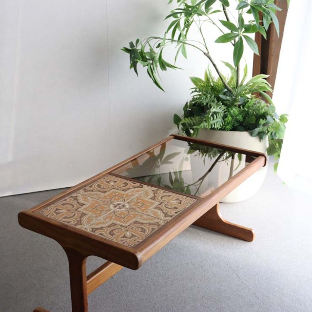 タイル、ガラス、チーク。 ジープランG-PLANのコーヒーテーブル