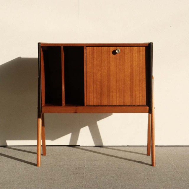 VT-VTウォーカー。 ヴィンテージレコードキャビネット