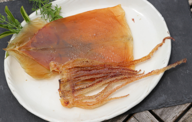 スルメイカのスルメです。 島根県産のスルメを使っています。