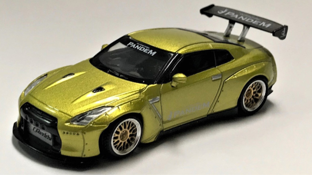 MINI GT 1/64 Pandem Nissan GT-R R35 GTウィング コスモポリタン