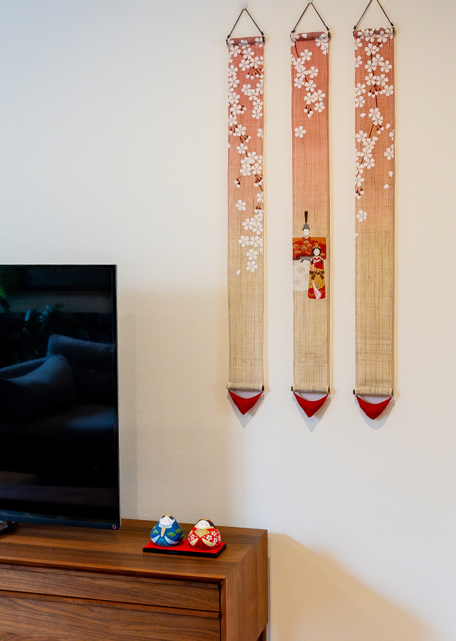 手染め麻細タペストリー「桜花雛」 [京都洛柿庵オンラインショップ]