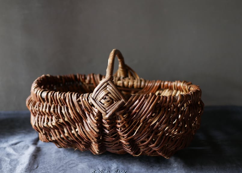 アンティークパニエ フランスブロカント かご 籠 アンティークのある