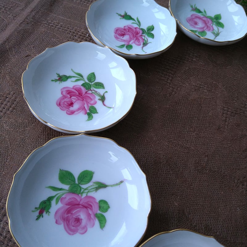 Meissenマイセンピンクのバラのバタープレート直径約8㎝D、高さ約2㎝H