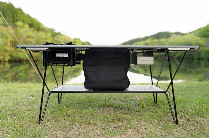 1歩も動かず、冷えたビールが飲める。Amazonで見つけた「テーブルに