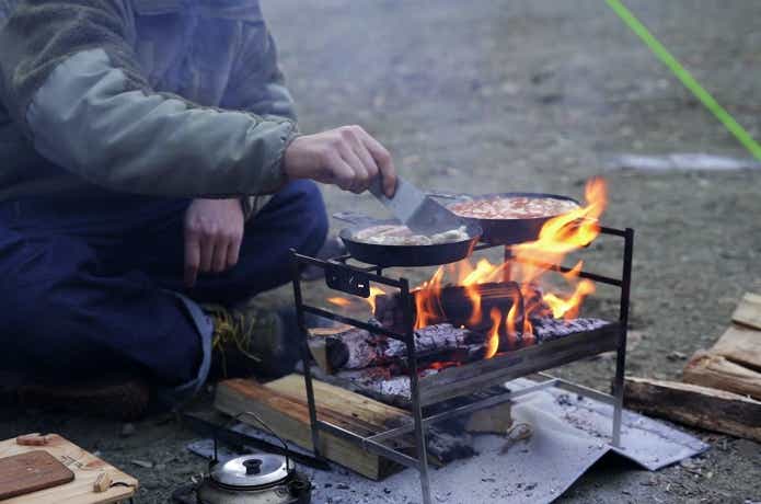 焚き火も調理もスマートに！YOKAから軽量コンパクトな焚き火台