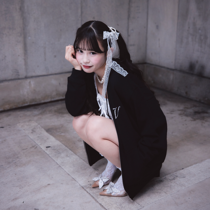 ラインストーンジップアップパーカー【ASOBIMALL(アソビモール)】